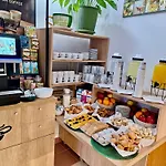 Long Street 3*