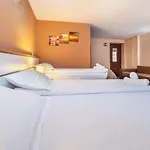 Long Street 3*