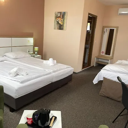 Long Street Hotel 3*