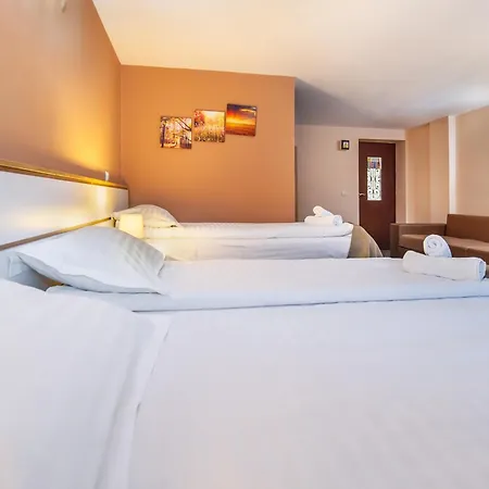 Long Street 3*