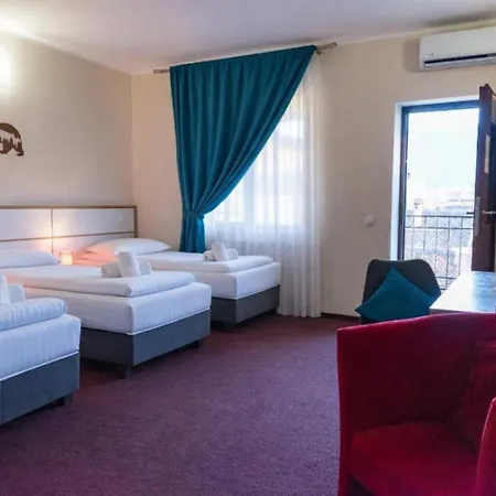 Hotell Long Street 3*