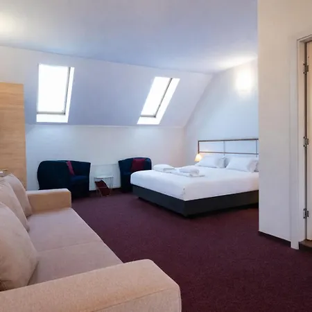 Long Street 3*