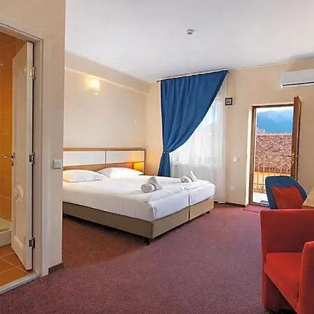 Long Street 3* Brașov