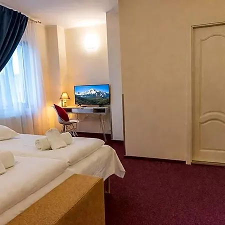 Long Street 3*
